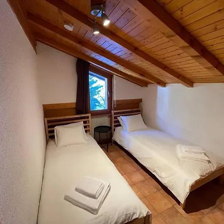 5 Ch. Ski-in/out Apartment