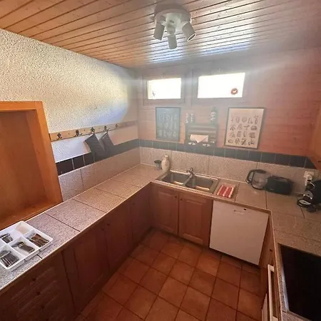 5 Ch. Ski-in/out Apartment *